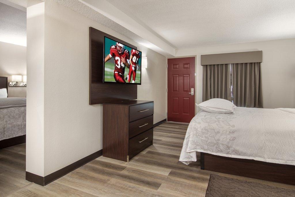 Red Roof Plus+ & Suites Erie Esterno foto