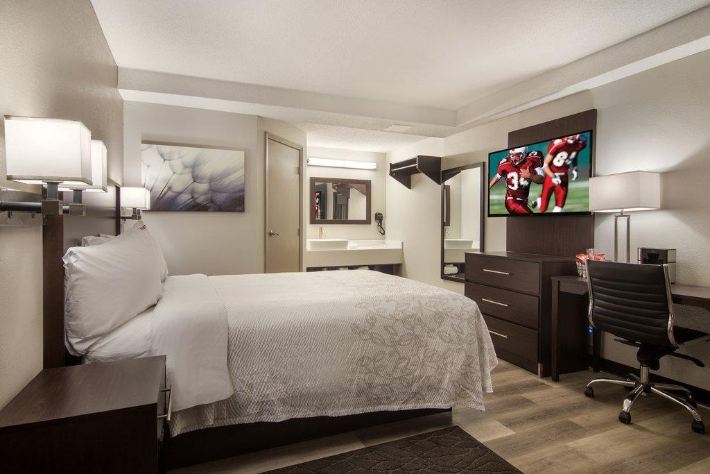 Red Roof Plus+ & Suites Erie Esterno foto