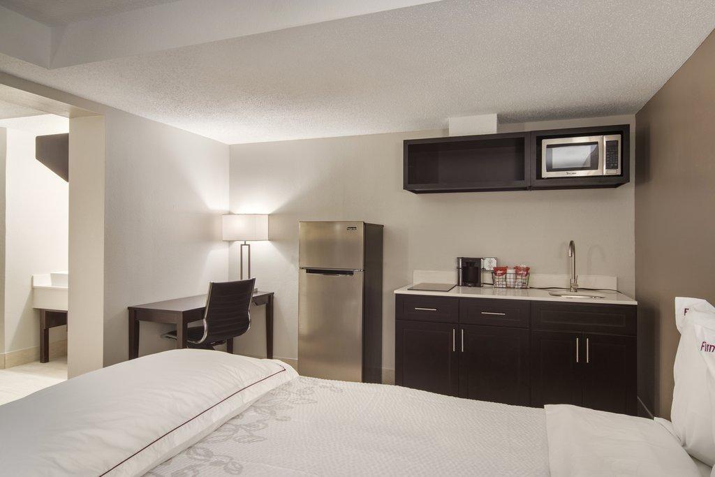 Red Roof Plus+ & Suites Erie Esterno foto